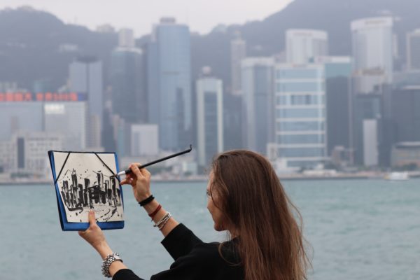 Hongkong Silhouette mit dem chinesischen Pinsel